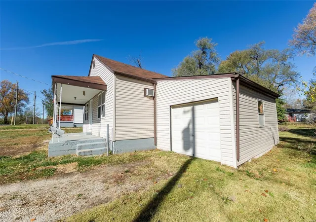 Photo 3 of Sale Pending at 1008 E Hawkins St, Salem, MO 65560 | MLS# 24069184 | Listing updated on 2024-11-06
