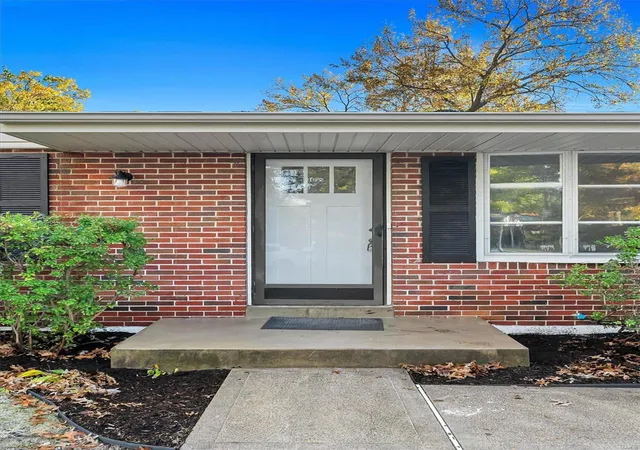 Photo 2 of Sale Pending at 1700 Atmore Dr, Saint Louis, MO 63136 | MLS# 24069218 | Listing updated on 2024-11-16