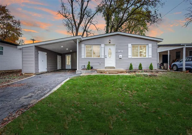 Photo 1 of Sale Pending at 11205 Saint Shawn Ln, Saint Ann, MO 63074 | MLS# 24069273 | Listing updated on 2024-12-12