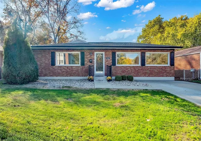 Photo 1 of Single family home for sale at 7572 Blackberry Ave, Saint Louis, MO 63130 | MLS# 24069281 | Listing updated on 2024-11-22