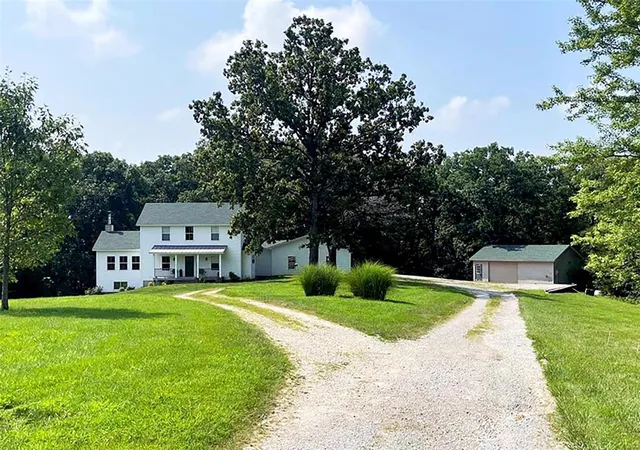 Photo 1 of Single family home for sale at 720 E Breedlove Dr, Sturgeon, MO 65284 | MLS# 24069290 | Listing updated on 2025-03-11