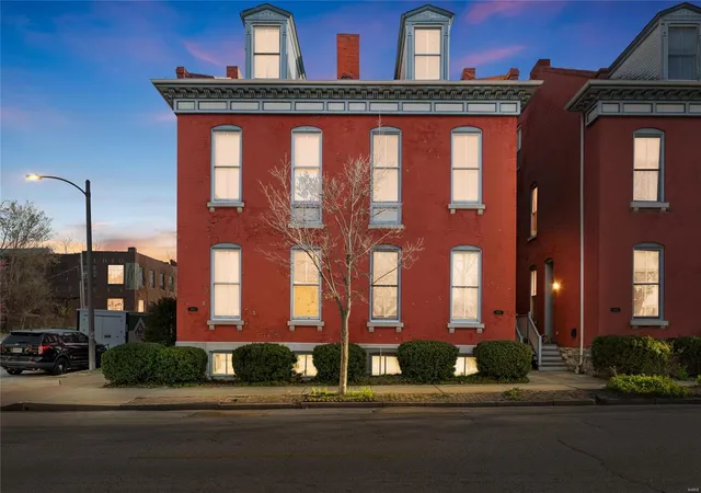 Townhouse for sale at 1931 Arsenal St, Saint Louis, MO 63118 | MLS# 24069371