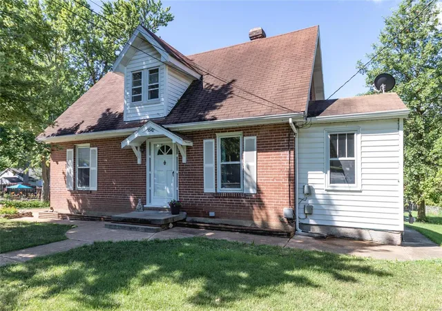 Photo 2 of Sale Pending at 3542 Longview Dr, Saint Louis, MO 63129 | MLS# 24069437 | Listing updated on 2025-03-05