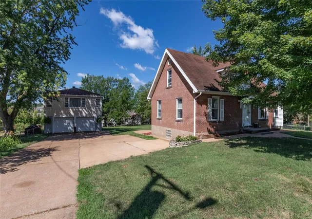 Photo 1 of Sale Pending at 3542 Longview Dr, Saint Louis, MO 63129 | MLS# 24069437 | Listing updated on 2025-03-05