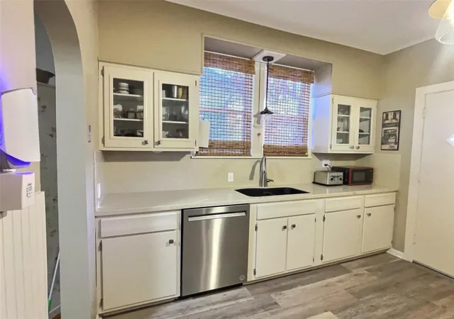 Photo 2 of Single family home for sale at 3 Burton Pl, Edwardsville, IL 62025 | MLS# 24069547 | Listing updated on 2024-12-08