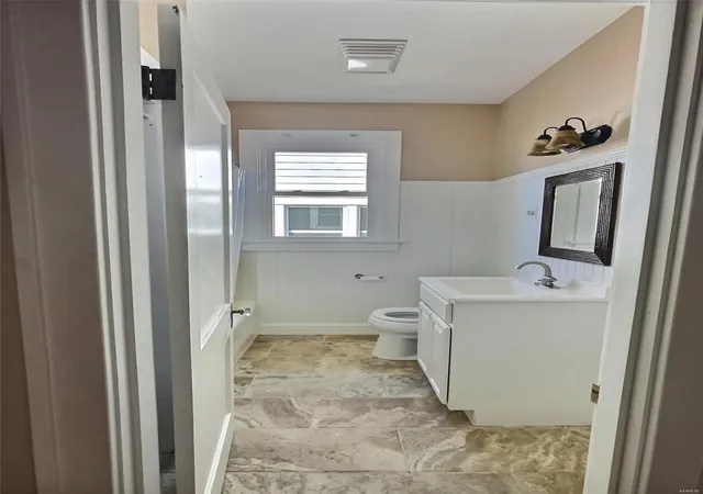 Photo 3 of Single family home for sale at 3 Burton Pl, Edwardsville, IL 62025 | MLS# 24069547 | Listing updated on 2024-12-08