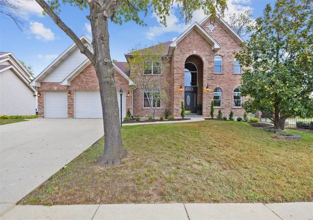 Photo 3 of Single family home for sale at 4503 Ridgemoor Pl Ct, Saint Louis, MO 63128 | MLS# 24069568 | Listing updated on 2025-03-17