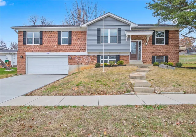 Photo 2 of Sale Pending at 4761 Kingbird Ln, Saint Louis, MO 63128 | MLS# 24069571 | Listing updated on 2024-12-15