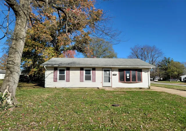 Photo 1 of Sale Pending at 1617 Parklane Dr, East Saint Louis, IL 62206 | MLS# 24069691 | Listing updated on 2024-12-18
