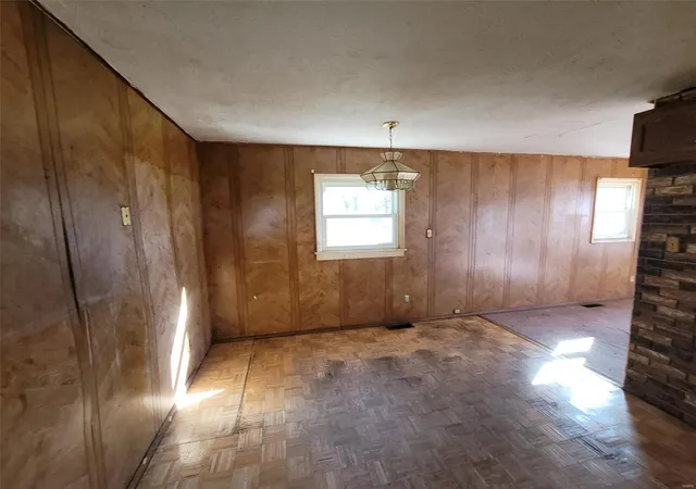 Photo 3 of Sale Pending at 1617 Parklane Dr, East Saint Louis, IL 62206 | MLS# 24069691 | Listing updated on 2024-12-18