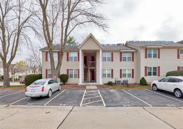 Photo 1 of Sale Pending at 92 Sugar Bend Ct, Saint Peters, MO 63376 | MLS# 24069721 | Listing updated on 2024-12-04