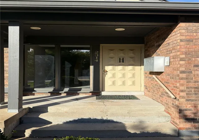 Photo 1 of Condo for sale at 2314 Seven Pine Dr #8, Saint Louis, MO 63146 | MLS# 24069780 | Listing updated on 2025-03-03