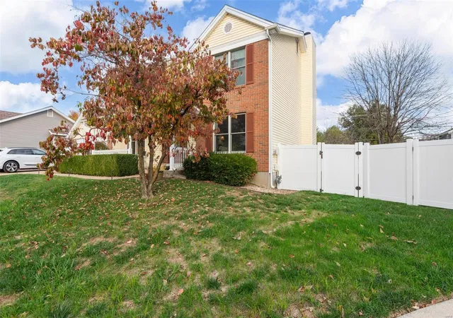 Photo 3 of Sale Pending at 416 Candlewick Ct, Saint Peters, MO 63376 | MLS# 24069784 | Listing updated on 2024-12-03