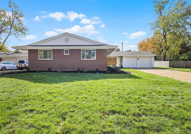 Photo 1 of Sale Pending at 12550 Larkwood Dr, Saint Louis, MO 63146 | MLS# 24069888 | Listing updated on 2024-12-07
