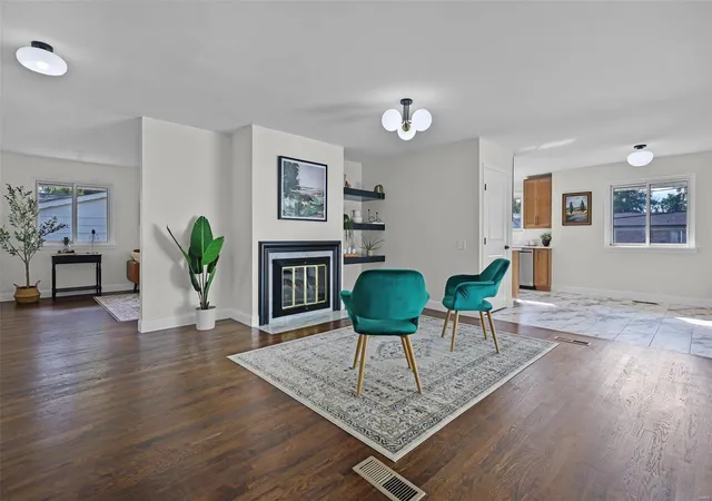 Photo 3 of Sale Pending at 12550 Larkwood Dr, Saint Louis, MO 63146 | MLS# 24069888 | Listing updated on 2024-12-07
