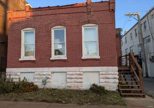 Photo 1 of Sale Pending at 3342 Iowa Ave, Saint Louis, MO 63118 | MLS# 24069942 | Listing updated on 2024-12-18
