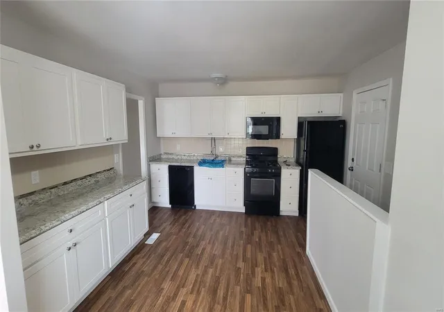 Photo 3 of Single family home for sale at 111 Julie Ln, Saint Peters, MO 63376 | MLS# 24070036 | Listing updated on 2024-11-20
