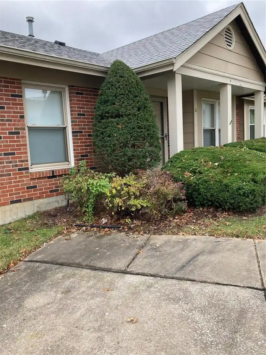 Listing Photo 1 - Condo for sale in 6550 E Dolphin Cir located at 6550 E Dolphin Cir, Florissant, MO 63033 - Unit 6550 E Dolphin Cir