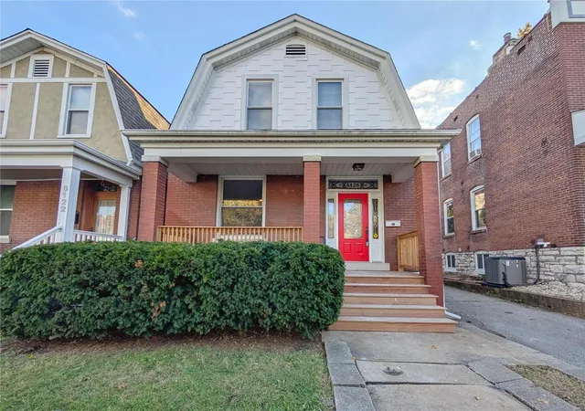 Photo 1 of Single family home for sale at 6126 Crescent Ave, Saint Louis, MO 63139 | MLS# 24070073 | Listing updated on 2025-01-30