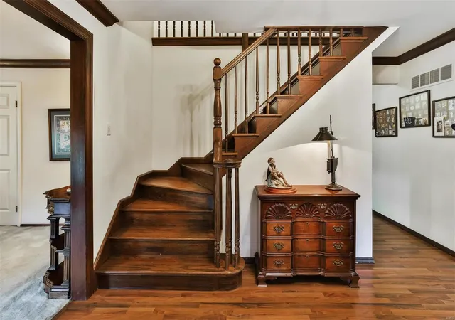 Photo 3 of Sale Pending at 135 Royal Gate Dr, Saint Louis, MO 63141 | MLS# 24070102 | Listing updated on 2024-12-04