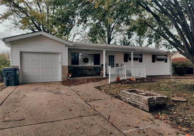 2nd image of 1015 Wycomb Dr, Florissant, MO 63033 | MLS# 24070115