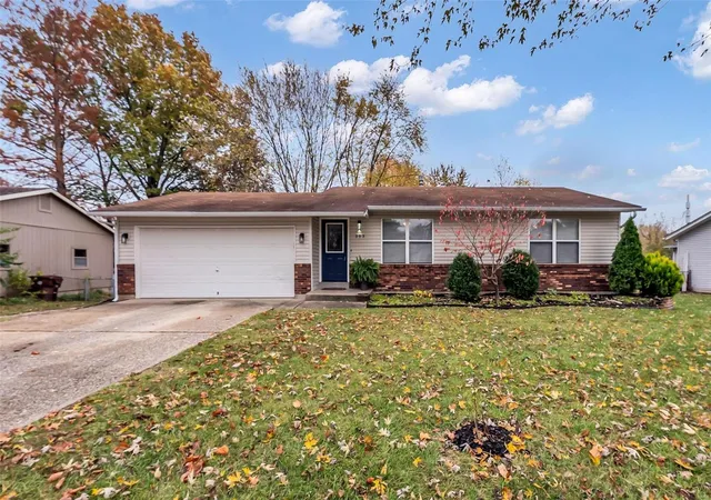 Photo 2 of Sale Pending at 303 Kimberly Ln, Saint Peters, MO 63376 | MLS# 24070158 | Listing updated on 2024-11-19