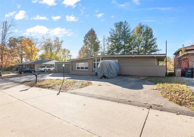 Photo 3 of Single family home for sale at 2581 Fairlane Dr, Cape Girardeau, MO 63701 | MLS# 24070230 | Listing updated on 2025-03-18