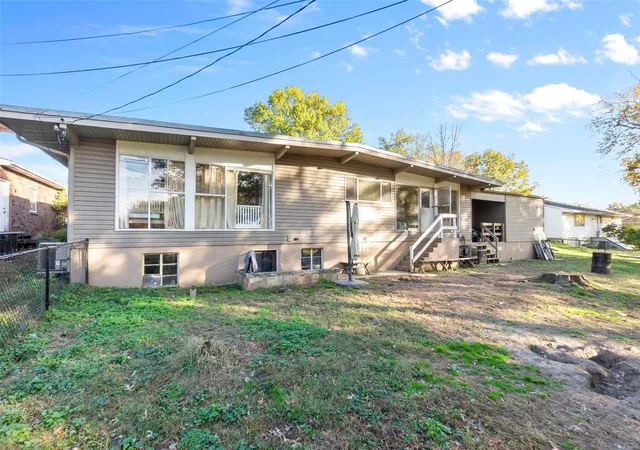 Photo 4 of Single family home for sale at 2581 Fairlane Dr, Cape Girardeau, MO 63701 | MLS# 24070230 | Listing updated on 2025-03-18