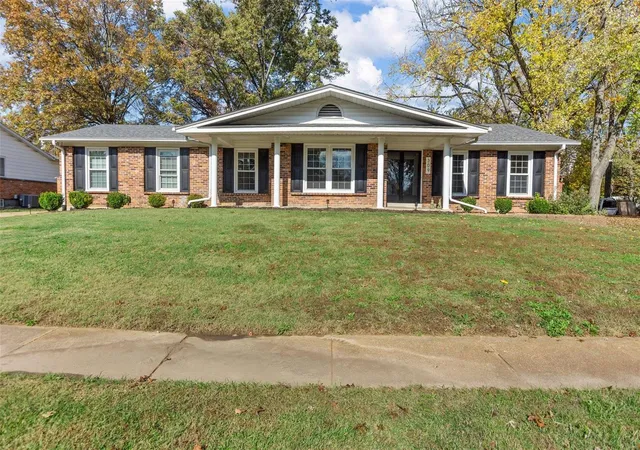 1st image of 309 Quinnmoor Dr, Ballwin, MO 63011 | MLS# 24070335
