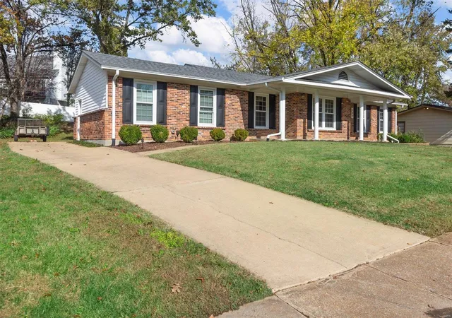 2nd image of 309 Quinnmoor Dr, Ballwin, MO 63011 | MLS# 24070335