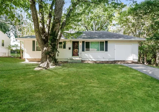 Homes for sale in Raytown, MO | 5728 Cedar Ave, Raytown, MO 64133 | MLS# 24070354