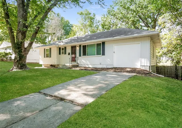 Homes for sale in Raytown, MO | 5728 Cedar Ave, Raytown, MO 64133 | MLS# 24070354
