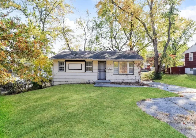 Photo 1 of Single family home for sale at 7815 Ozark Rd, Kansas City, MO 64129 | MLS# 24070358 | Listing updated on 2025-01-25