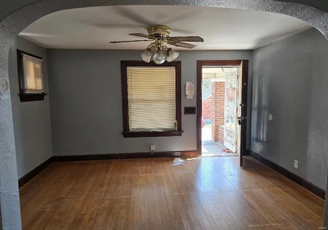 Photo 2 of Sale Pending at 4213 Dardenne Dr, Saint Louis, MO 63120 | MLS# 24070364 | Listing updated on 2024-11-10