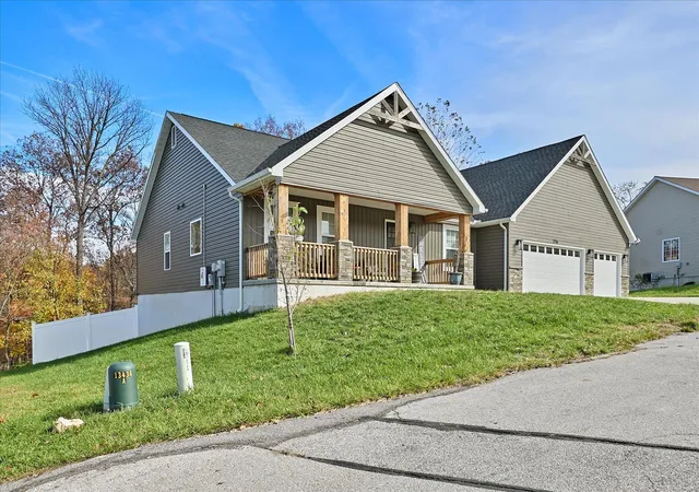Photo 4 of Single family home for sale at 2726 Royal Oak Dr, High Ridge, MO 63049 | MLS# 24070367 | Listing updated on 2024-12-06