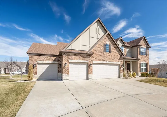 Photo 2 of Single family home for sale at 609 Ridgepointe Valley Ct, Lake Saint Louis, MO 63367 | MLS# 24070395 | Listing updated on 2025-03-08