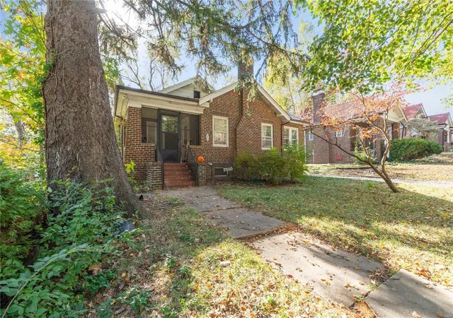 Photo 2 of Single family home for sale at 7510 Springdale Dr, Saint Louis, MO 63121 | MLS# 24070437 | Listing updated on 2024-11-10