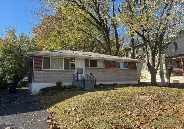 Photo 1 of Single family home for sale at 2903 Ridgeway Ave, Saint Louis, MO 63114 | MLS# 24070467 | Listing updated on 2024-12-12