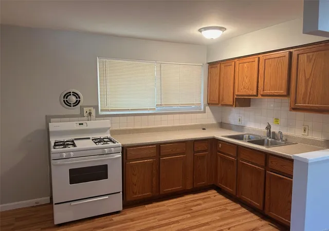 Photo 2 of Single family home for sale at 2903 Ridgeway Ave, Saint Louis, MO 63114 | MLS# 24070467 | Listing updated on 2024-12-12