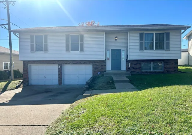 Photo 1 of Sale Pending at 4224 Santen Dr, Saint Louis, MO 63123 | MLS# 24070482 | Listing updated on 2024-11-19