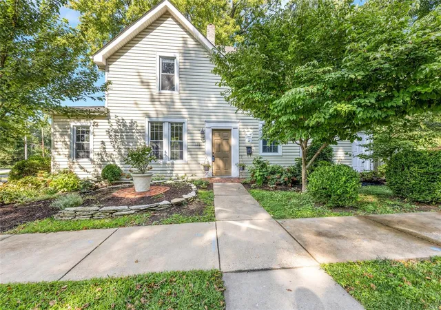 Photo 1 of Single family home for sale at 129 Darst Rd, Saint Louis, MO 63135 | MLS# 24070517 | Listing updated on 2025-03-17