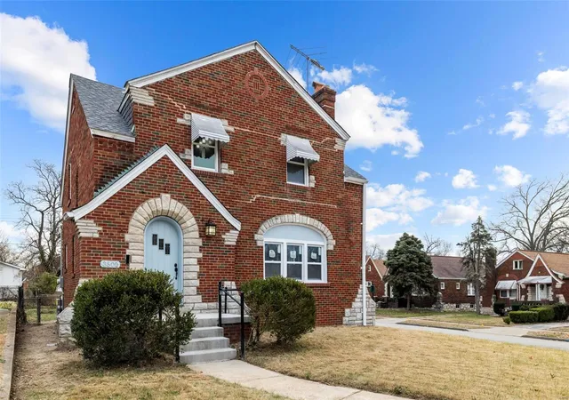 Photo 3 of Single family home for sale at 3500 Manola Ave, Saint Louis, MO 63121 | MLS# 24070561 | Listing updated on 2025-02-27