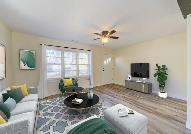 Photo 2 of Sale Pending at 934 Hawthorn Ave, Saint Charles, MO 63301 | MLS# 24070578 | Listing updated on 2024-11-25