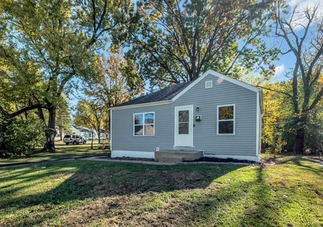 Photo 2 of Sale Pending at 8000 Aline Ave, Saint Louis, MO 63134 | MLS# 24070585 | Listing updated on 2024-11-19