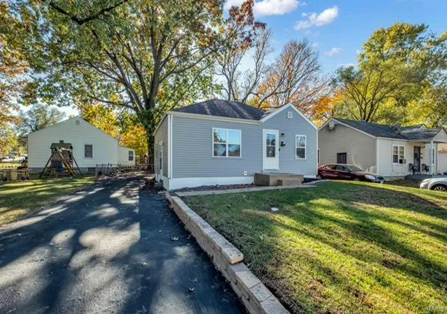 Photo 3 of Sale Pending at 8000 Aline Ave, Saint Louis, MO 63134 | MLS# 24070585 | Listing updated on 2024-11-19