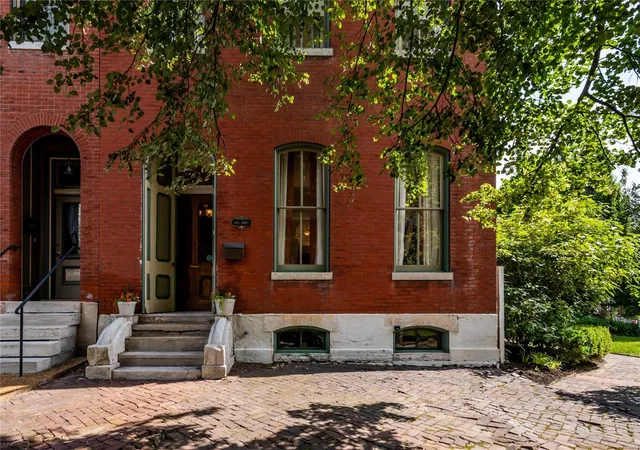 Photo 1 of Single family home for sale at 1205 Sidney St, Saint Louis, MO 63104 | MLS# 24070596 | Listing updated on 2024-12-09