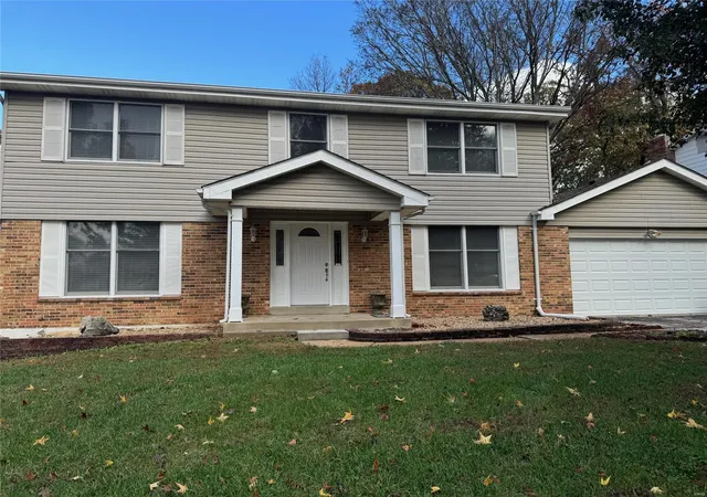 Photo 2 of Single family home for sale at 12383 Woodline Dr, Saint Louis, MO 63141 | MLS# 24070682 | Listing updated on 2025-03-13