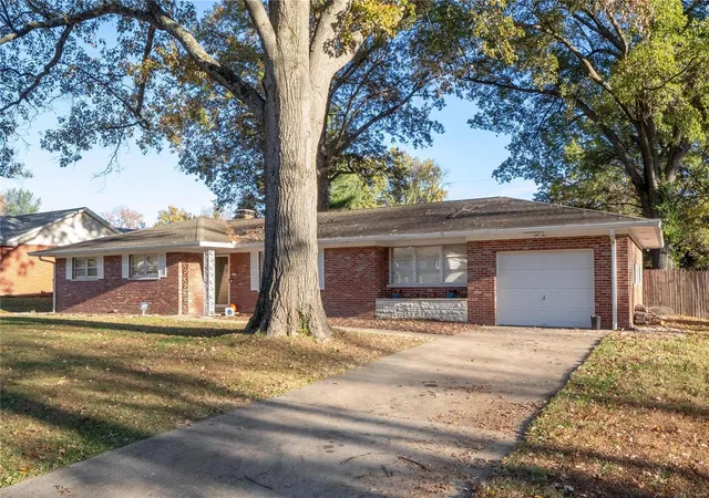 Photo 3 of Sale Pending at 22 Cardinal Dr, Belleville, IL 62221 | MLS# 24070786 | Listing updated on 2024-12-05