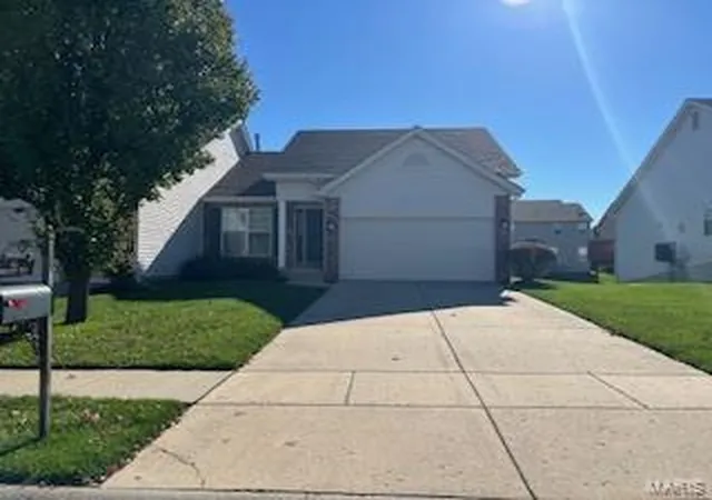 Photo 1 of Sale Pending at 6818 Kensington Dr, Maryville, IL 62062 | MLS# 24070854 | Listing updated on 2024-11-21