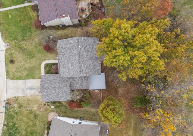 Photo 3 of Sale Pending at 3069 Country Knoll Dr, Saint Charles, MO 63303 | MLS# 24070876 | Listing updated on 2024-12-06